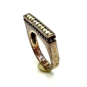 Vintage 80s Stamped Sterling Silver Marcasite Geometric Pyramid Bar Ring